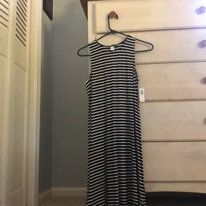 black and white strip sleeveless dress
